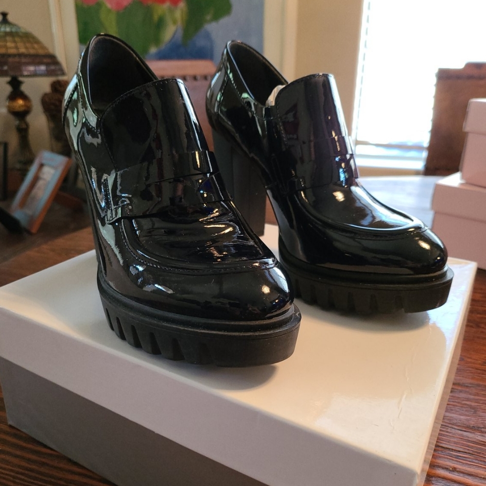 NIB Charles David Marley Loafer